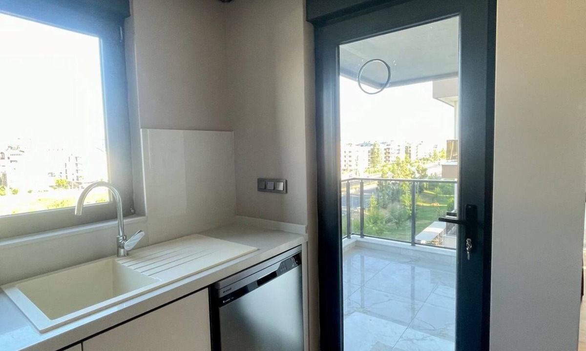 Konyaalti Apartment | 3-bedroom Apartment in enchanting Antalya with AC, WiFi