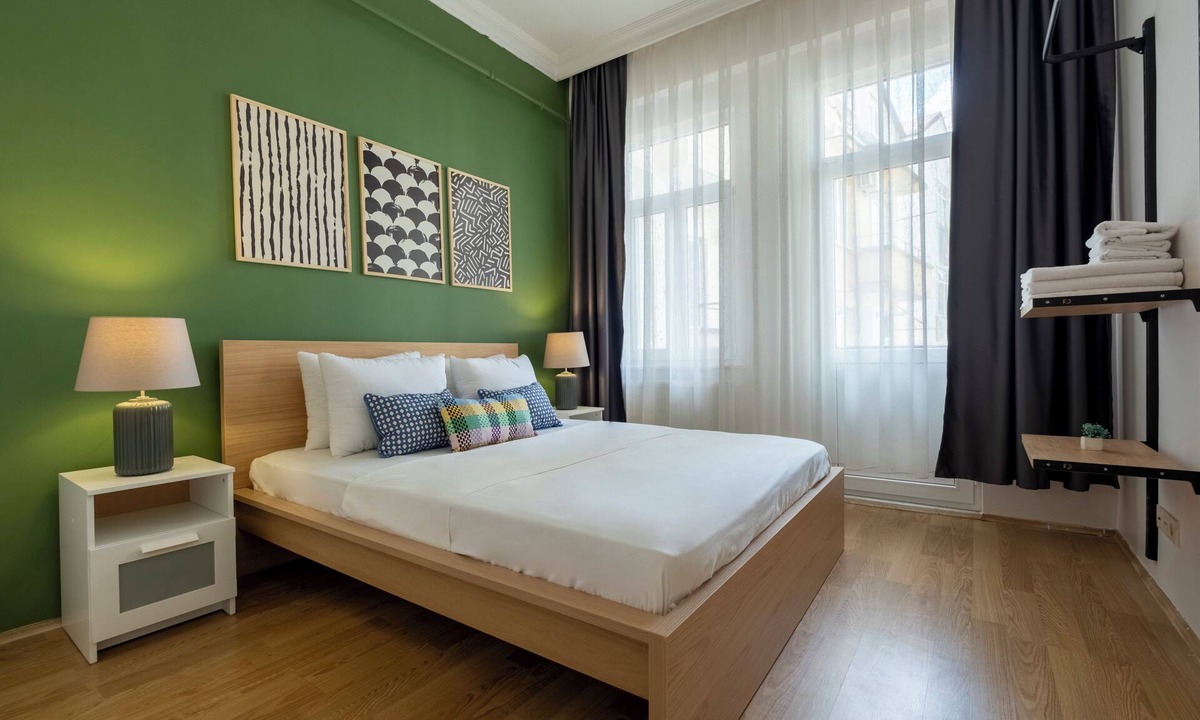 Taksim Apartment | 3-bedroom apartment with 2 bathrooms in enchanting Istanbul with AC, WiFi