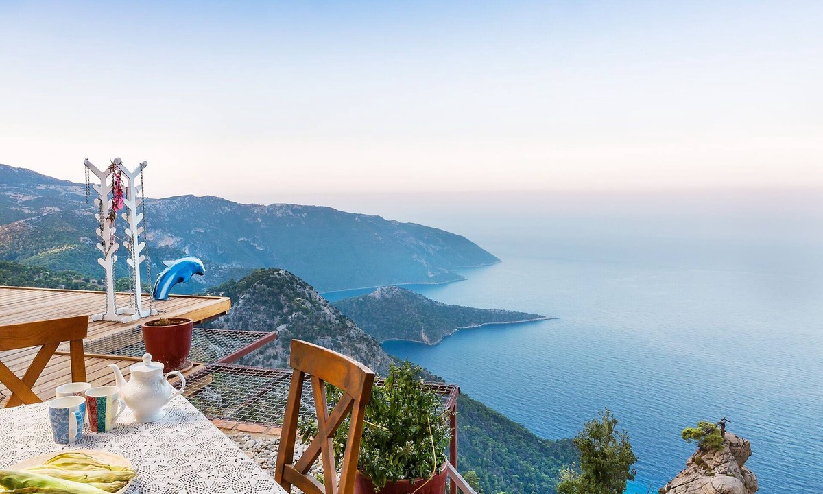 Faralya House | A very special house on the edge of a cliff with breathtaking view of sea