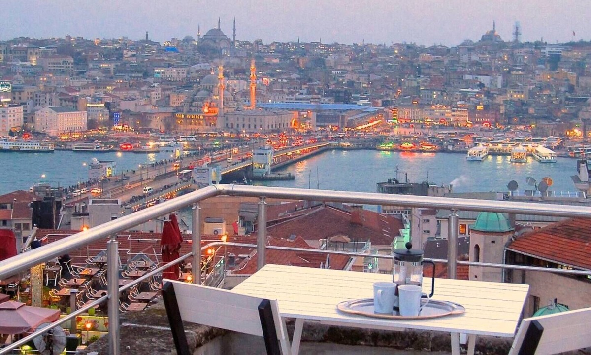 Galata Apartment | Airy style, amazing terrace views in Galata!