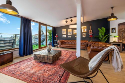 Cihangir Apartment | Bosphorus View Apt with 2 Terraces At Monnas Suite