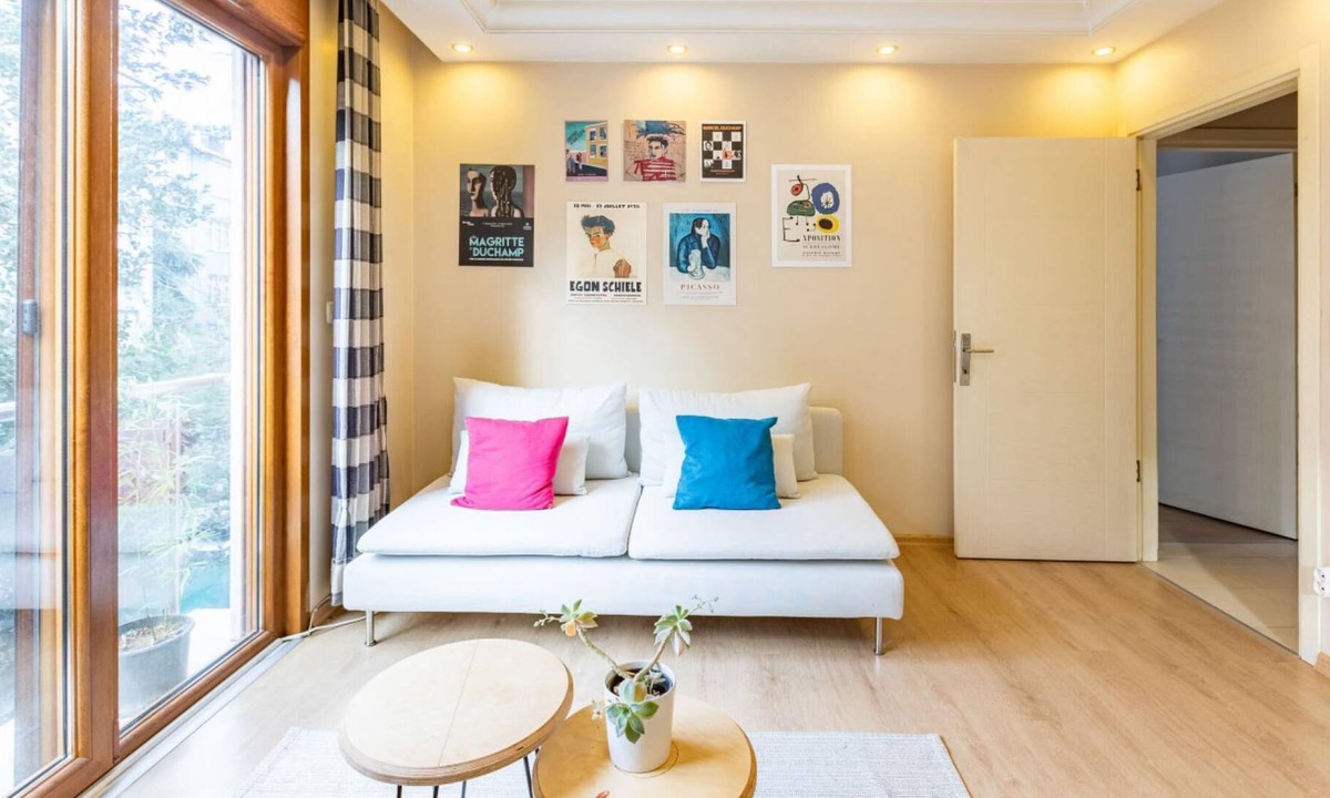 Moda Apartment | Bright Apartment near Trendy Attractions in Moda
