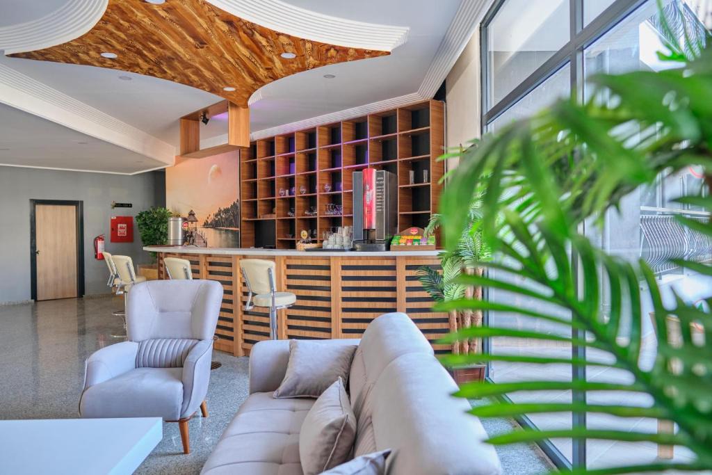 Side Hotel | Clover Magic Park Side