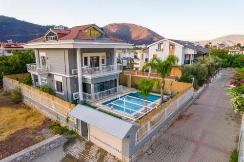 Icmeler Villa | Daisy Villa İçmeler Marmaris Private Pool Garden