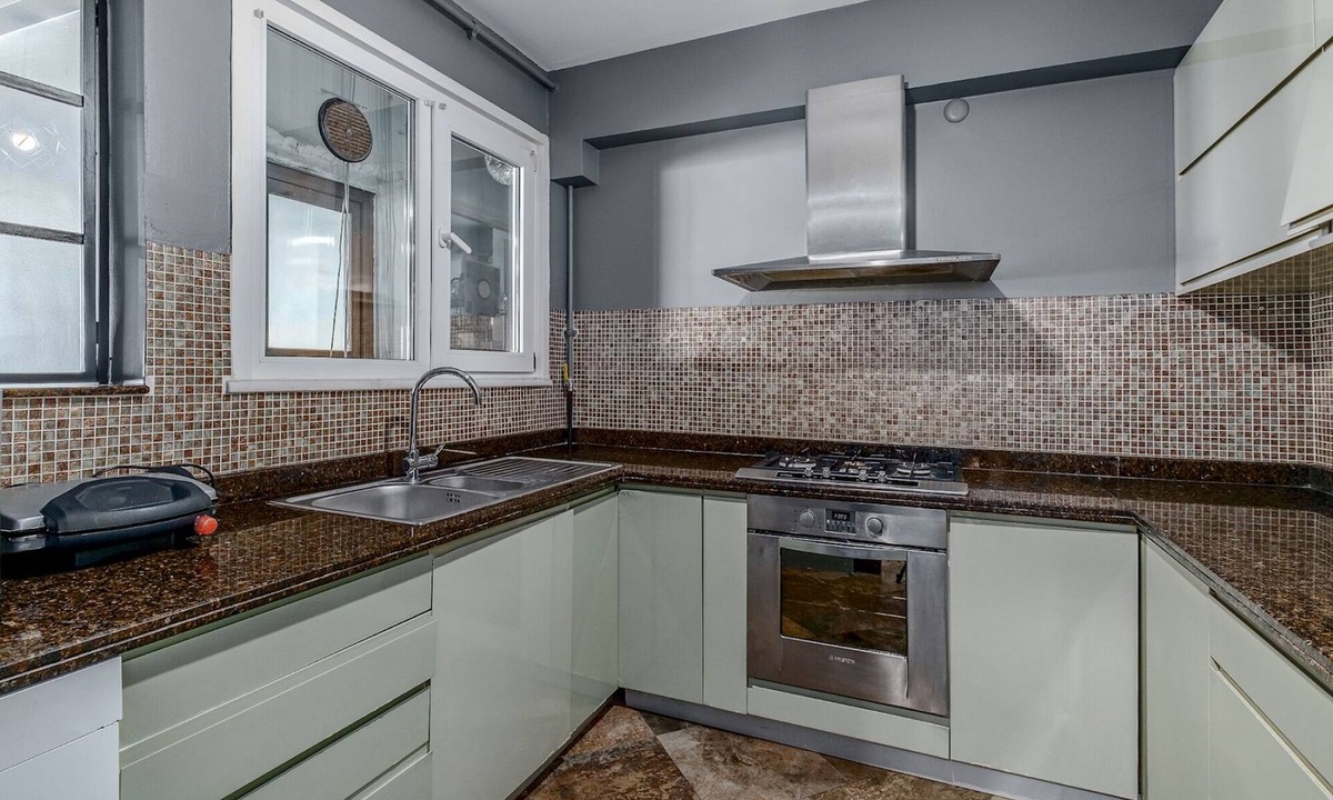Uskudar Apartment | Elevated Bosphorus Escape | Private Terrace