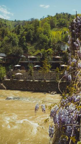 Cayirduzu Bed & Breakfast | Esinti Bungalov