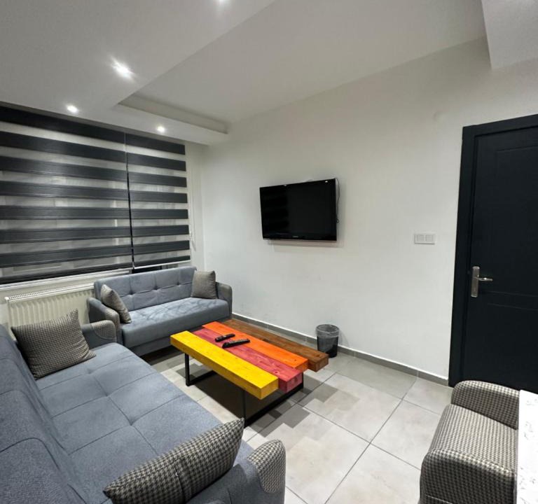 Tepebası Apartment | Espark baglar 1+1+ teraslı daire