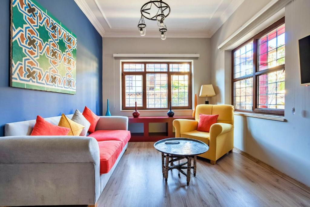 Kaleici Apartment | Fascinating Flat near Hadrians Gate