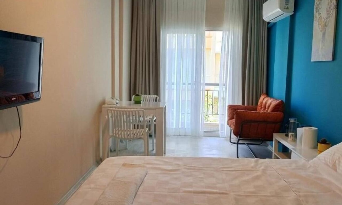 Lara House | Lemon Garden