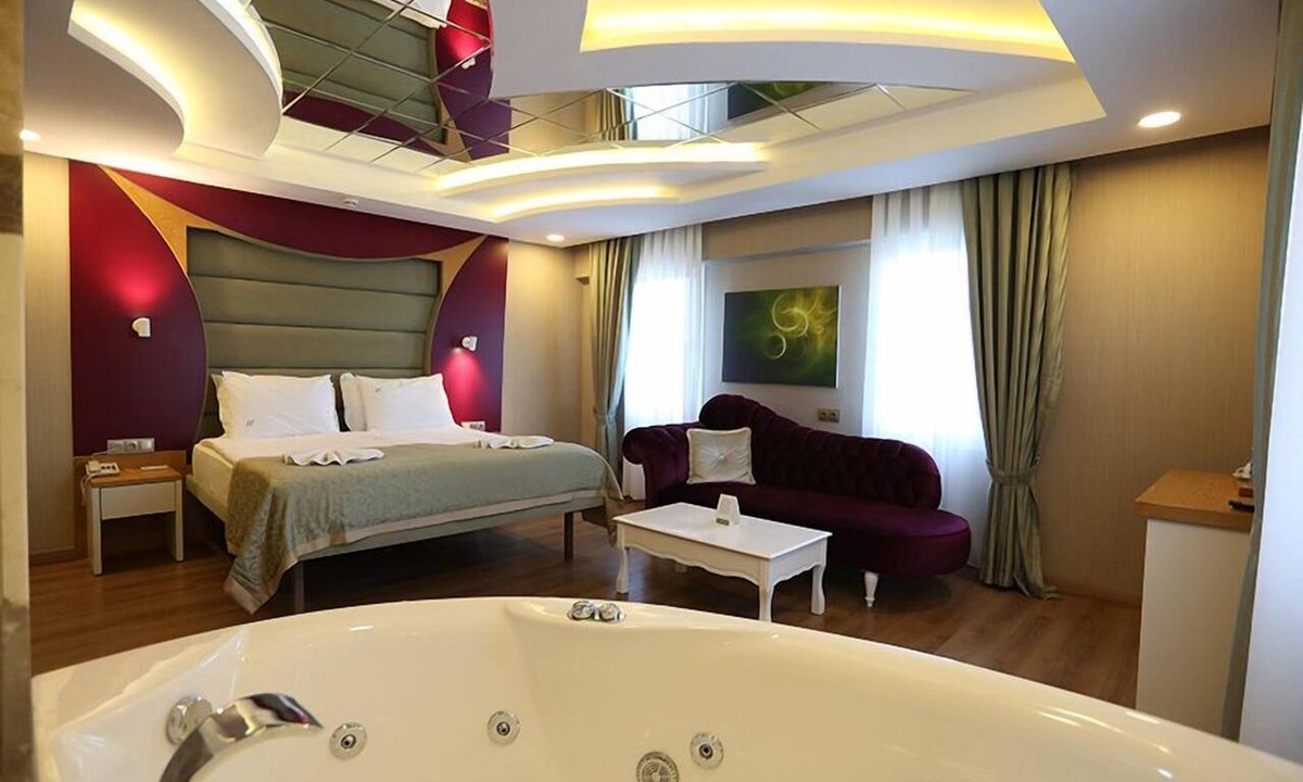 Konak Hotel | Life Corner Hotel
