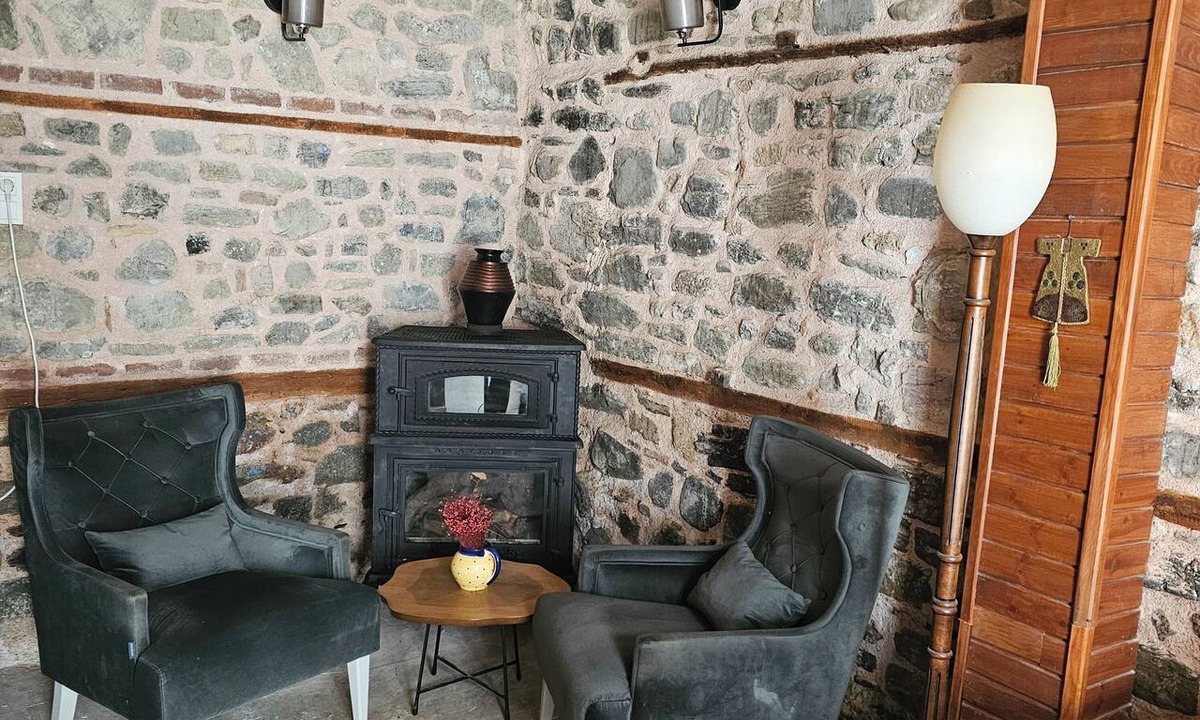 Zeytinbagi House | Lovely 3-bedroom townhome with AC in soothing Zeytinbağı