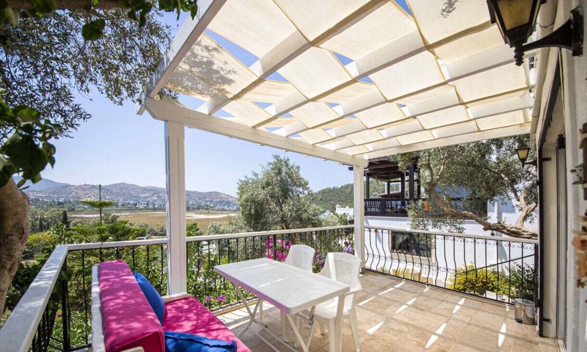 Golturkbuku Apartment | Lovely Flat with Pool and Nature View in Bodrum