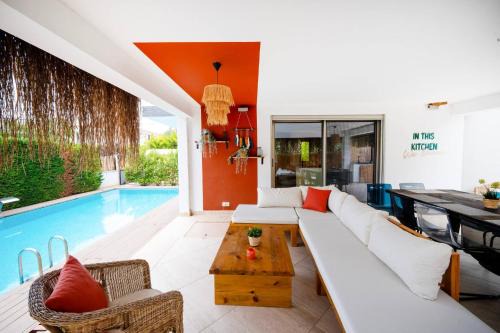 Cesme Villa | Luxury Vacation Seaside Villa with Privacy