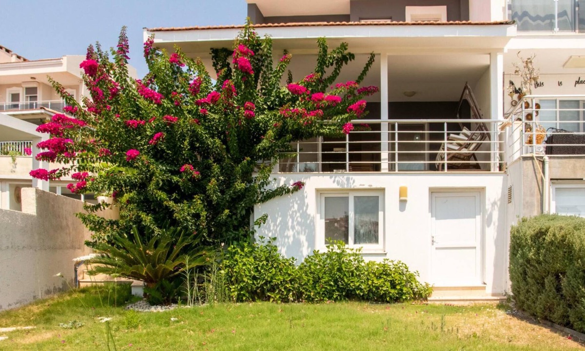 Cesme Apartment | Peaceful House with Refreshing Terrace in Cesme