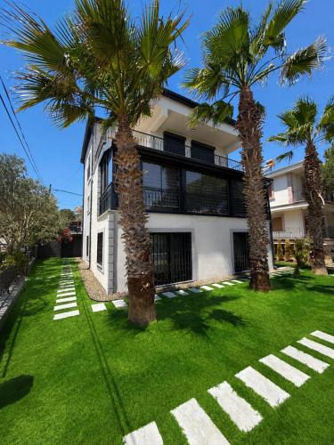 Ayvalik Villa | Pearl Mansion-1 Modern 3BR Garden House Near Beaches in Cunda