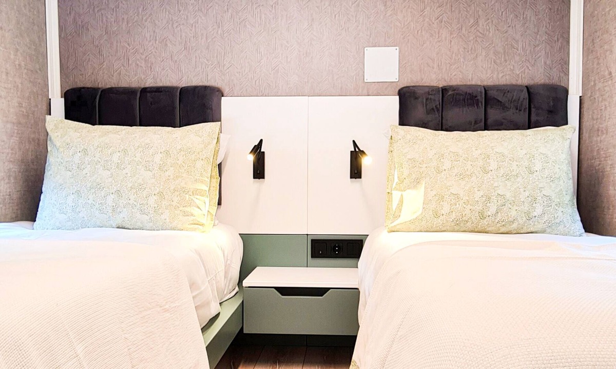 Ardesen Hotel | Riverside Tinyhouse