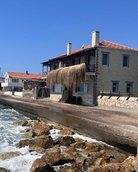 Kucukkuyu House | Seafront Holiday Home in Canakkale, Küçükkuyu