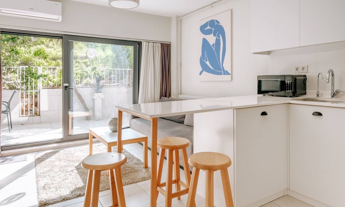 Tophane Apartment | Serene Flat with Backyard 8 min to Galataport
