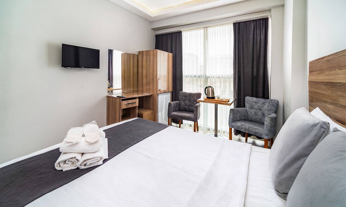 Kahramanlar Mahallesi Hotel | Silver Suit