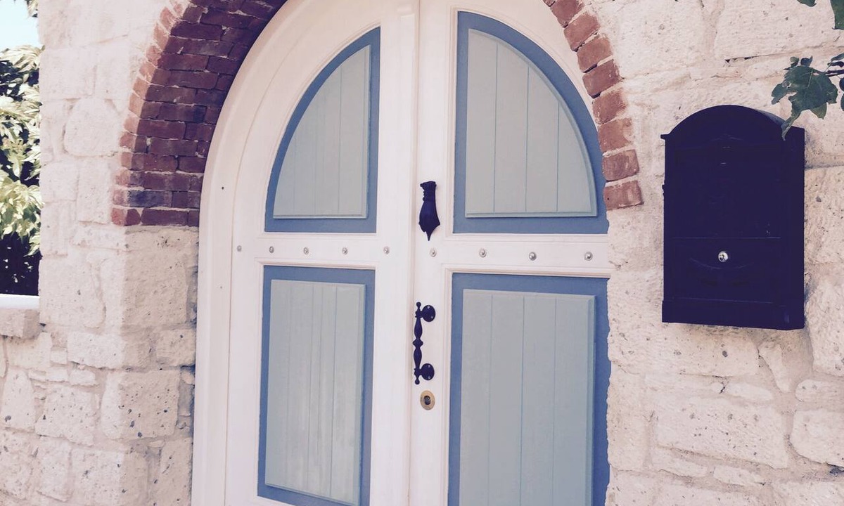 Ilica House | Spacious 4-bedroom home-sleeps 9 with AC in all rooms-3 minutes from the sea!