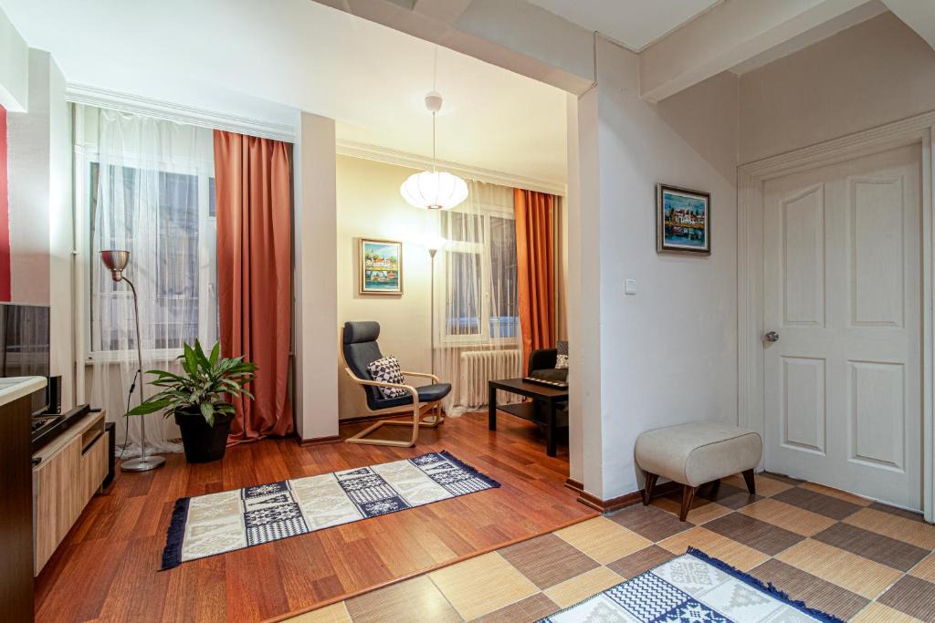 Sisli Apartment | Spacious apartment in central Mecidiyekoy/Ortaklar