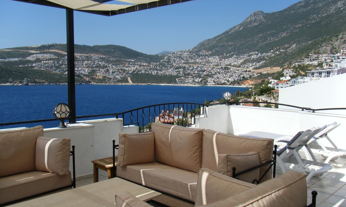 Kalkan Villa | Spacious Villa, 4 ensuite bedrooms, 100m to beach, stunning views, private pool