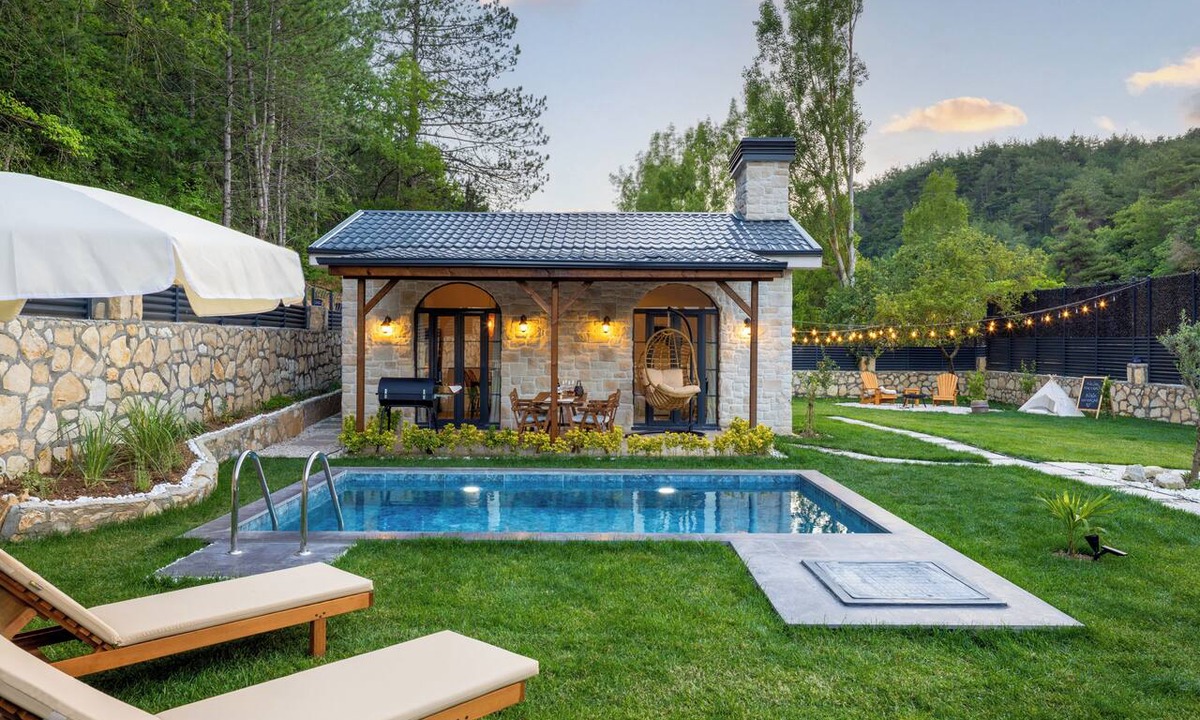 Geyve House | The Boho Geyve | Özel Havuzlu & Şömineli Tatil Evi