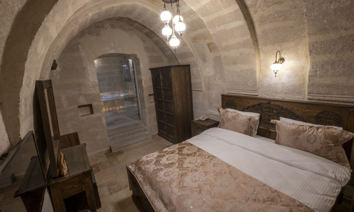 Cavusin Hotel | Underground Cave Suites