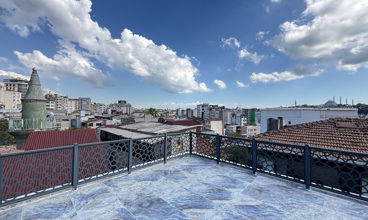 Galata Apartment | Unique 1BR w/Hammam Near Şişhane - Galata