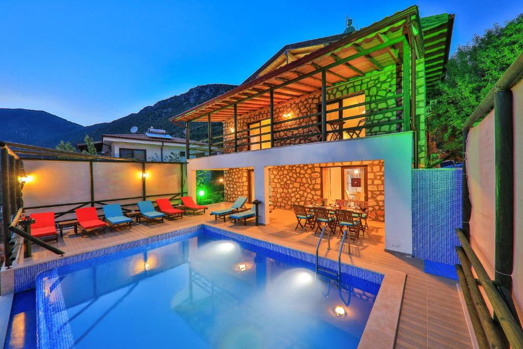 Kas Villa | VİLLA BERİL - DOĞA MANZARALI VE KORUNAKLI