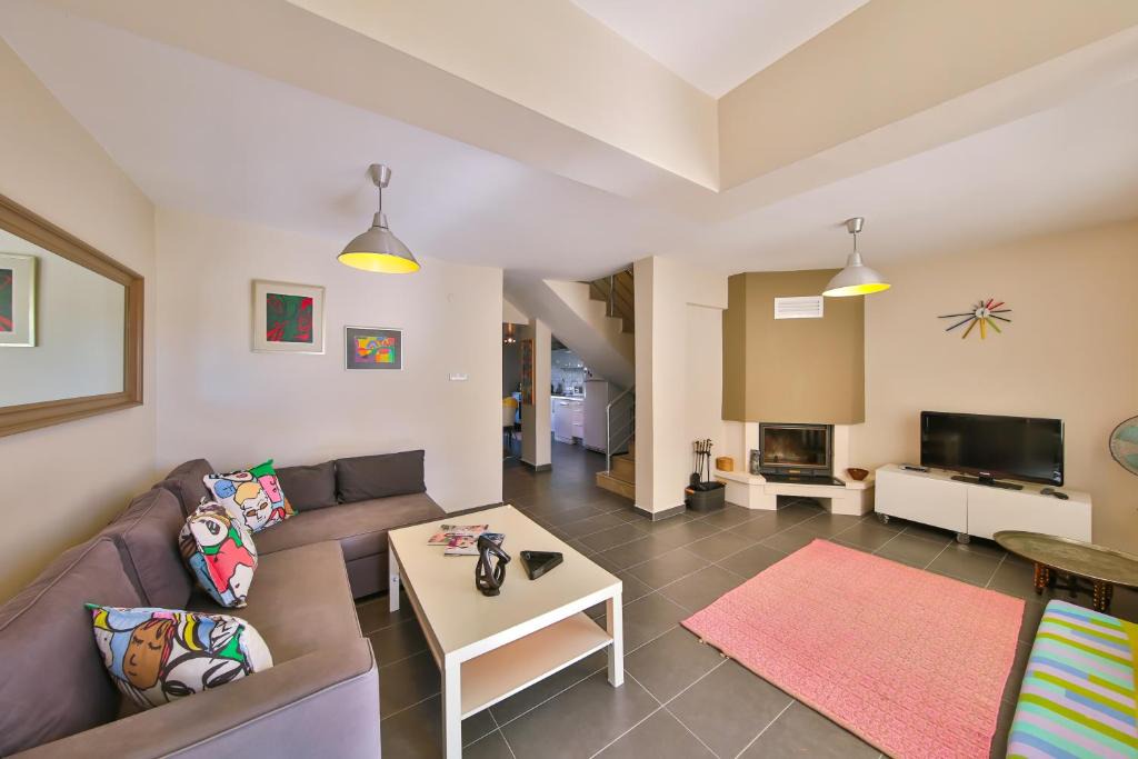 Bogazkent Villa | Villa Belinda - Spacious 3BR Beach Villa with Shared Pool in Boğazkent