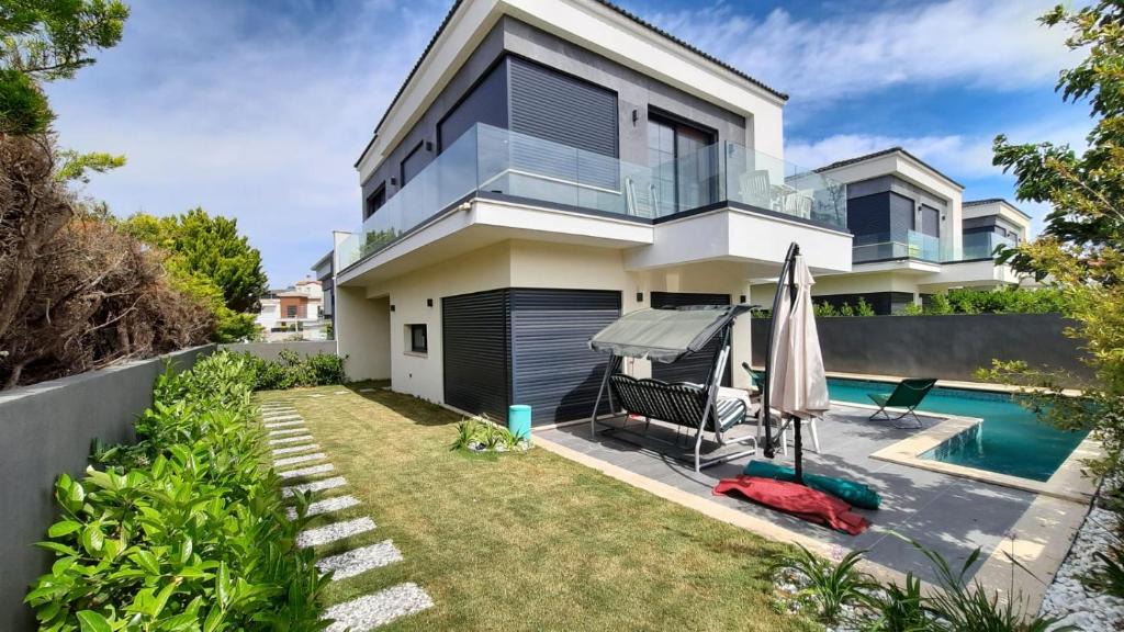 Cesme Villa | Villa ery close to sea with private pool-Merkezi konumda denize 150m özel havuzlu ev