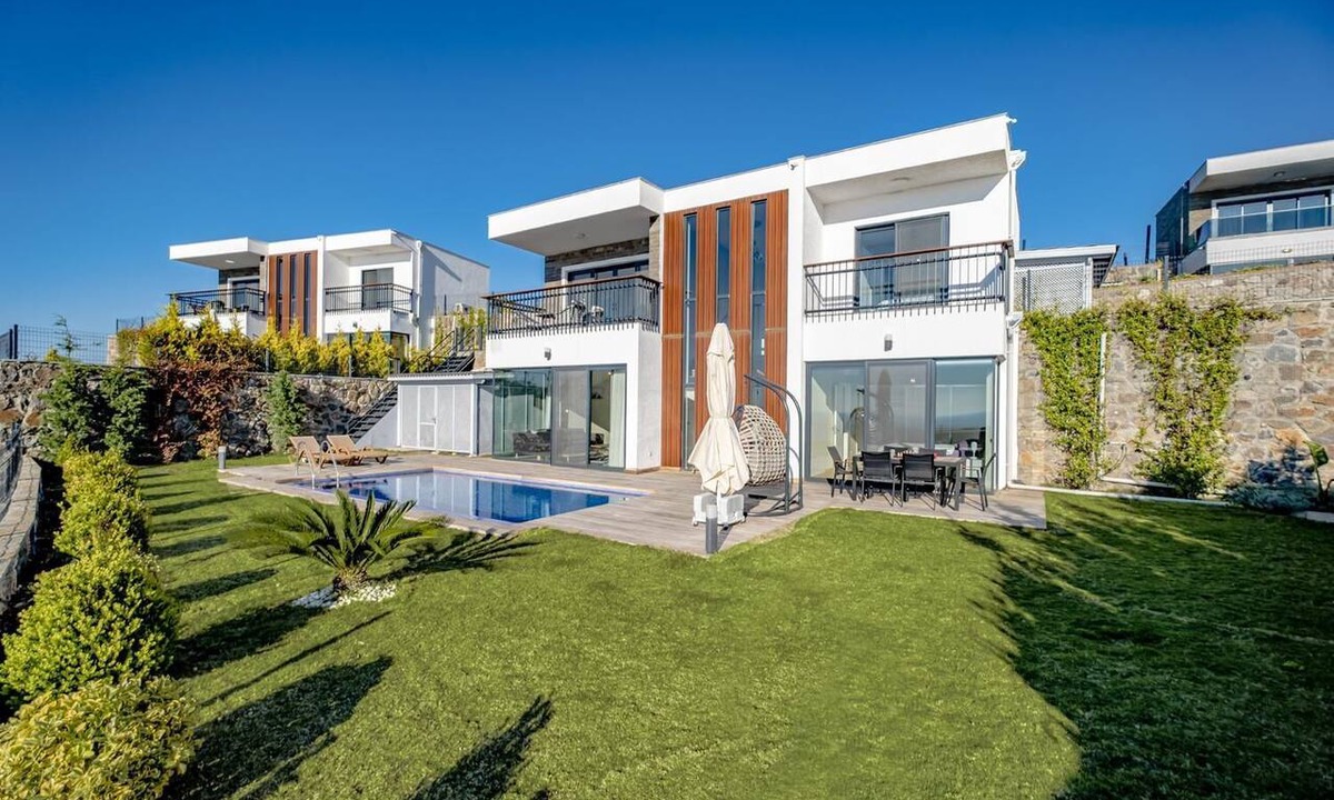 Geris Villa | Villa Naya - Three Bedroom Villa, Sleeps 6