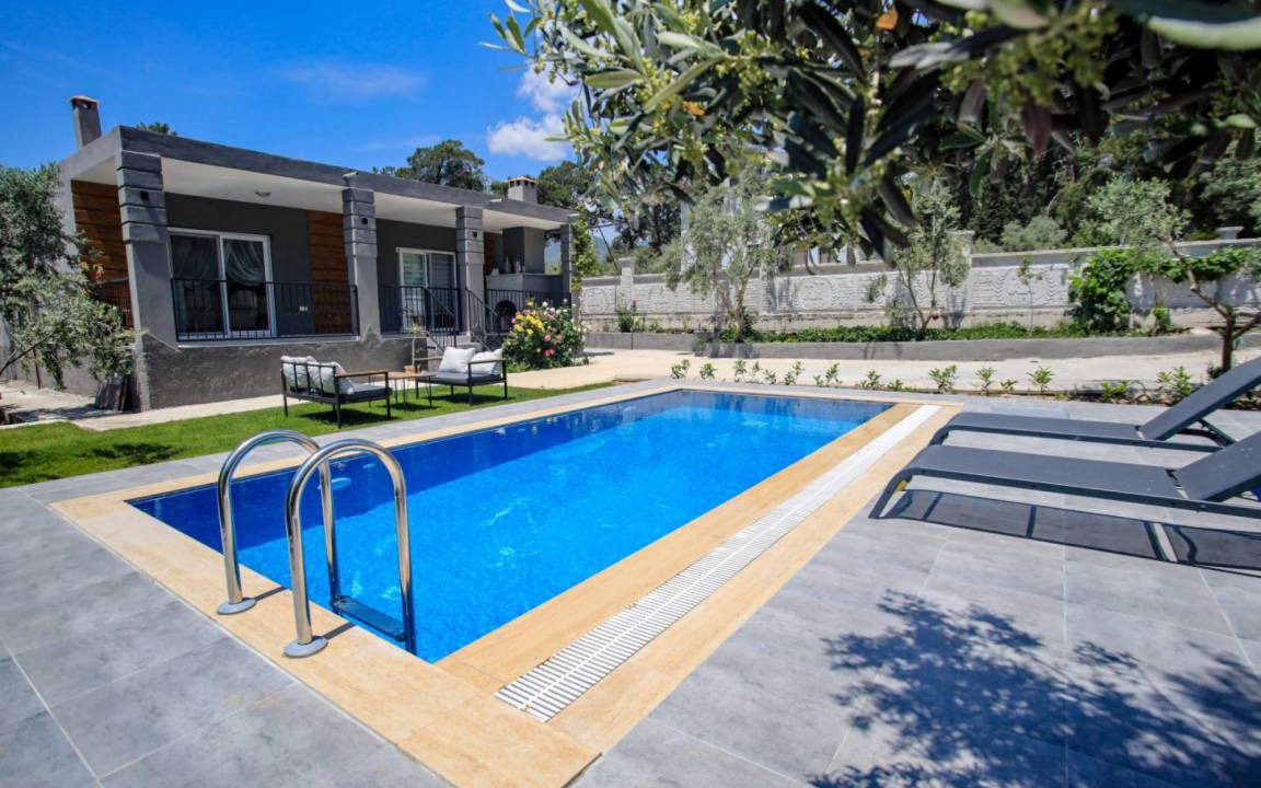 Yesiluzumlu Villa | Villa with Private Pool Surrounded by Olive Trees