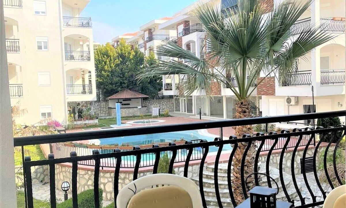 Side Apartment | Welcome to this wonderful home that ticks all the boxes