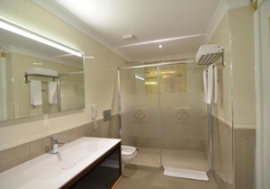Azka Hotel