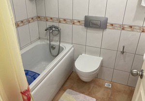 Beautiful Bright 3 Bed Home In Popular Sought After Private Gated Community.
