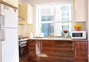 Centrally located 3 bedroom 3 bathroom apartment with FREE WIFI