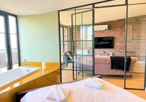 Charming, Designer Apartment with Private Rooftop Terrace, Bathtub, and Sea View in Taksim