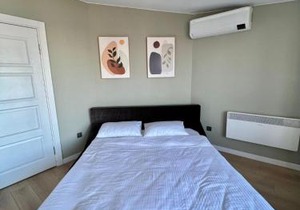Charming, Designer Apartment with Private Rooftop Terrace, Bathtub, and Sea View in Taksim