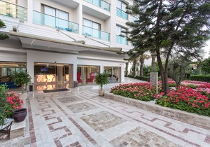 Falcon Hotel