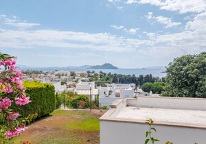 Flat with Sea View and Shared Pool in Bodrum