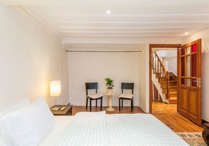 Spacious 2BR-2BA Historic Triplex in Taksim