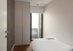 This apartment is a 2 bedroom(s), 2 bathrooms, located in Beyoğlu, İstanbul.