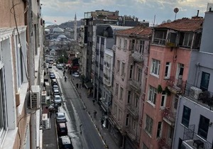 Tophane apart