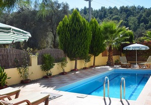 Villa Olive (4 Bedroom Triplex Villa, Sleeps up to 8 Guests)