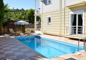 Villa Olive (4 Bedroom Triplex Villa, Sleeps up to 8 Guests)