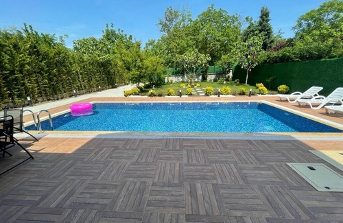 Yanik Villa | Astonishing Villa with Private Pool and Jacuzzi Surrounded by Nature in Sapanca