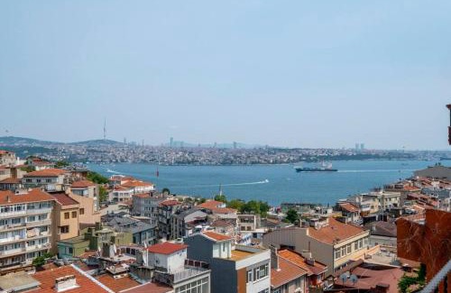 Cihangir Apartment | Bosphorus View w Private Terrace