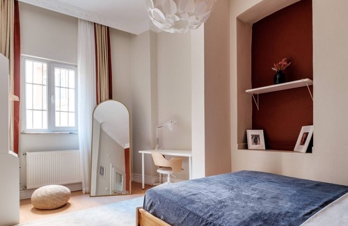 Tophane Apartment | Chic, Modern Flat w Balcony 5 min to Taksim